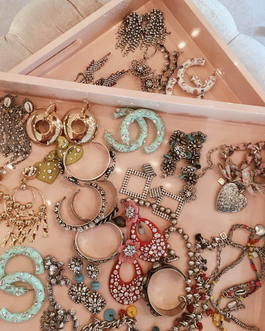 のインスタグラム：「We want it ALL ✨ All earrings are 15% off TODAY ONLY • Use code EARCANDY15」
