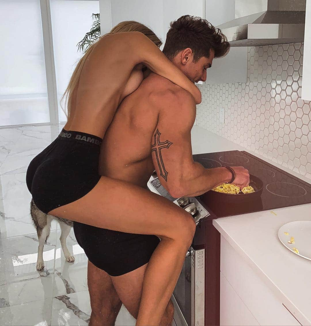 Elisabeth Riouxさんのインスタグラム写真 - (Elisabeth RiouxInstagram)「Stealing his boxers and annoying him while he’s cooking for me is my passion, that’s literally what we are doing everyday instead of shopping for furniture and that’s exactly why we moved in this house almost 3 months ago and still have nothing inside.. I guess love is enough ❤️」3月29日 5時04分 - elisabethrioux