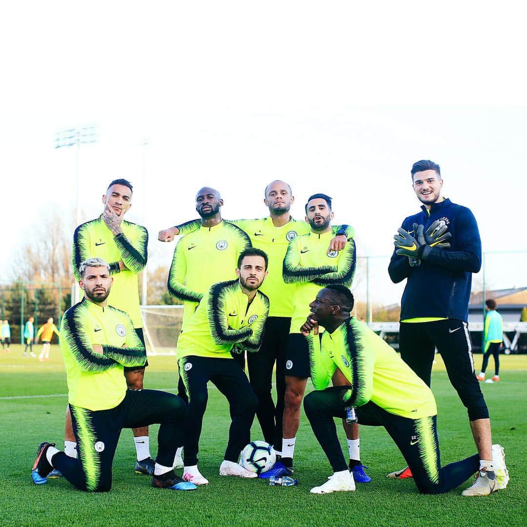 バンジャマン・メンディのインスタグラム：「Winning Team ✌🏿 @mancity #training」