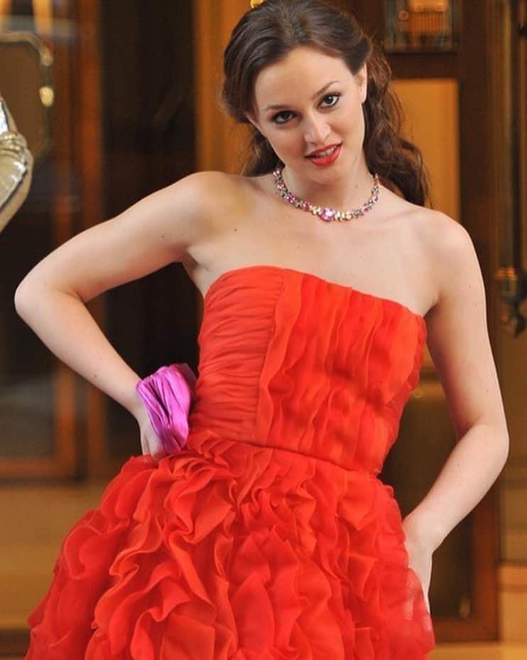ゴシップガールさんのインスタグラム写真 - (ゴシップガールInstagram)「Throwback to the iconic red Oscar de la Renta dress from season 4 episode 2. Who else loves this look? 💃🏼」3月29日 5時13分 - gossipgirlfeed