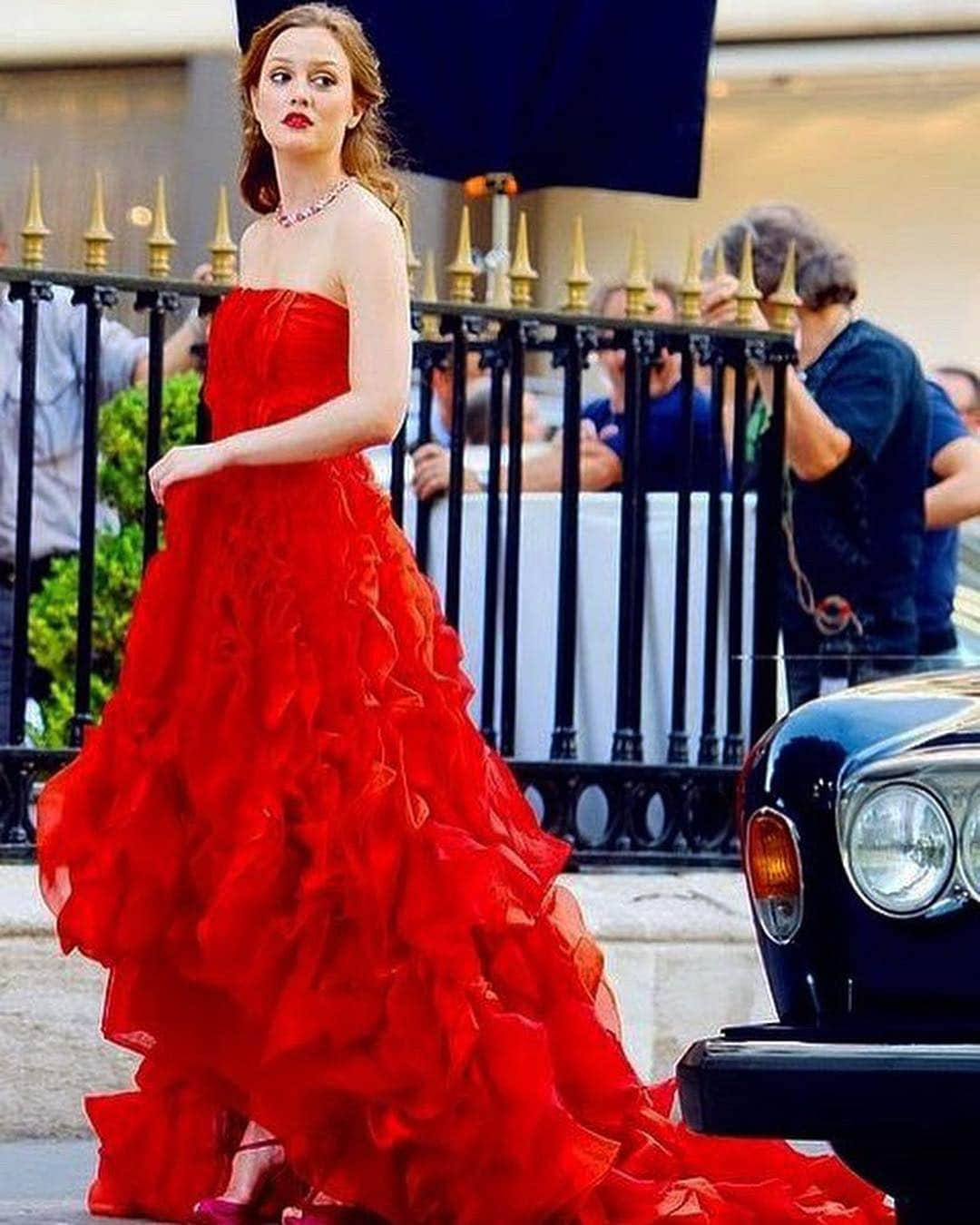 ゴシップガールさんのインスタグラム写真 - (ゴシップガールInstagram)「Throwback to the iconic red Oscar de la Renta dress from season 4 episode 2. Who else loves this look? 💃🏼」3月29日 5時13分 - gossipgirlfeed