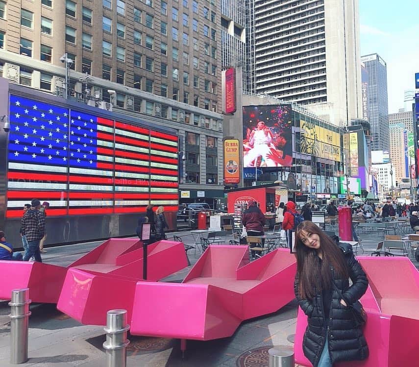 石田安奈さんのインスタグラム写真 - (石田安奈Instagram)「ニューヨークは寒い😭🗽 #NY #broadway」3月29日 5時20分 - annaishida_0527