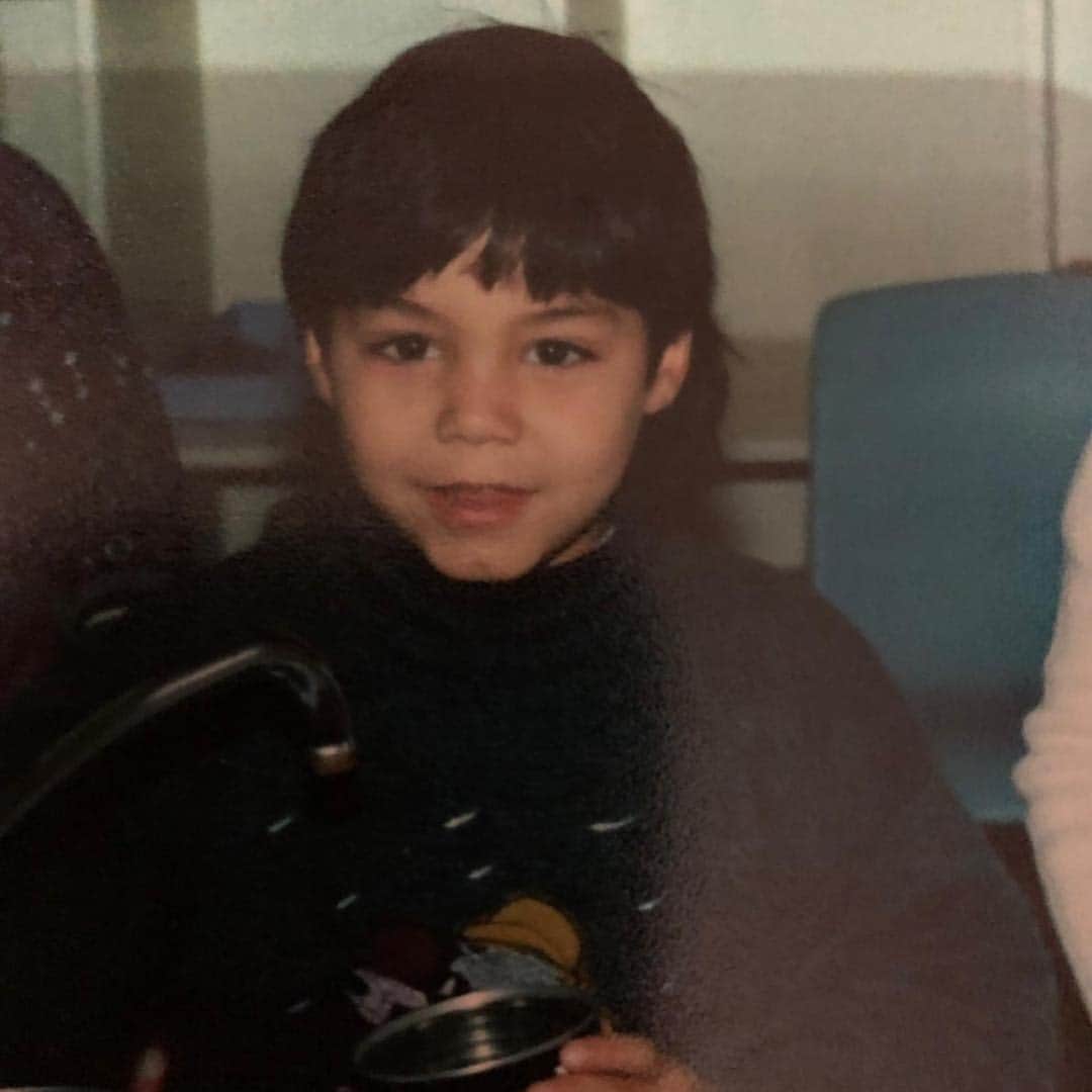 のインスタグラム：「I would like to thanks all of you guys in this special day for me, since I was a child i have always dream to play football and i am really very lucky as thanks to my job i travelled a lot, having meet a lot of awesome people!The Times passes but the memories stay You are part of this dream and I want to thank you for your every day support as everywhere i have been i have left a peace of my heart. I have always felt like at home! Big hug to you all! @asseofficiel @cesenacalcio @parmacalcio1913 @atalantabc @lcfc @officialnffc Oggi voglio ringraziare tutti voi in questo giorno per me davvero speciale. Gli anni passano ma i ricordi restano da quando ero un bambino ho sempre sognato di fare il calciatore, di viaggiare e di poter incontrare gente magnifica! Voi siete parte di questo magnifico sogno e per questo voglio ringraziarvi per il supporto che mi date ogni giorno. In ogni luogo dove sono stato ho sempre lasciato un pezzo del mio cuore. Mi sono sempre sentito come a casa, sono davvero grato a tutti voi, un abbraccio grande #yb29pablopicasso #hitmanbenalouane #benalouaneborsa #nffc 🔴❣️🦅」