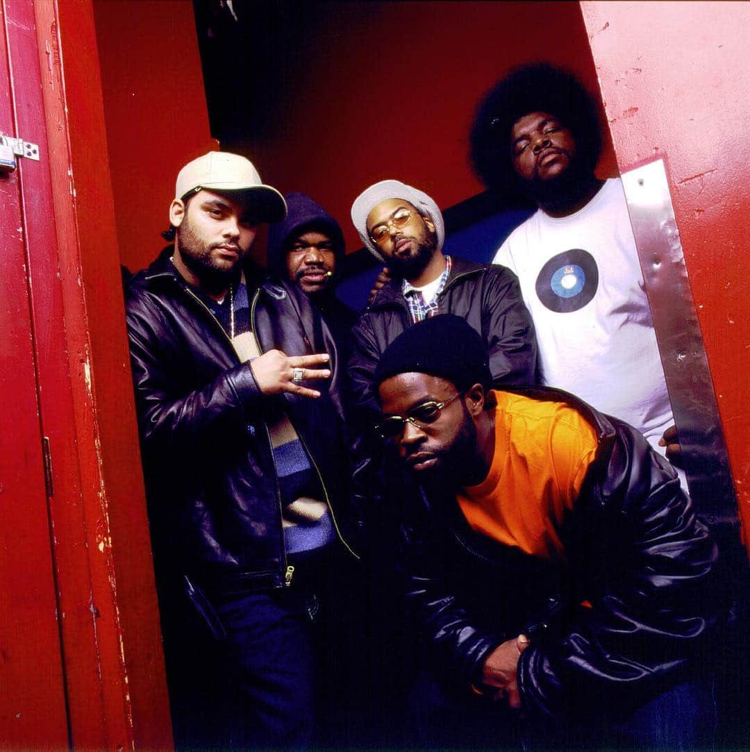 Red Bull Music Academyのインスタグラム：「@theroots’ outstanding Things Fall Apart LP turns 20 this year. To celebrate the occasion, we asked 8 artists and critics to reflect on the album’s cultural impact (link in bio). — 📷 Paul Natkin / Getty Images #theroots #thingsfallapart」