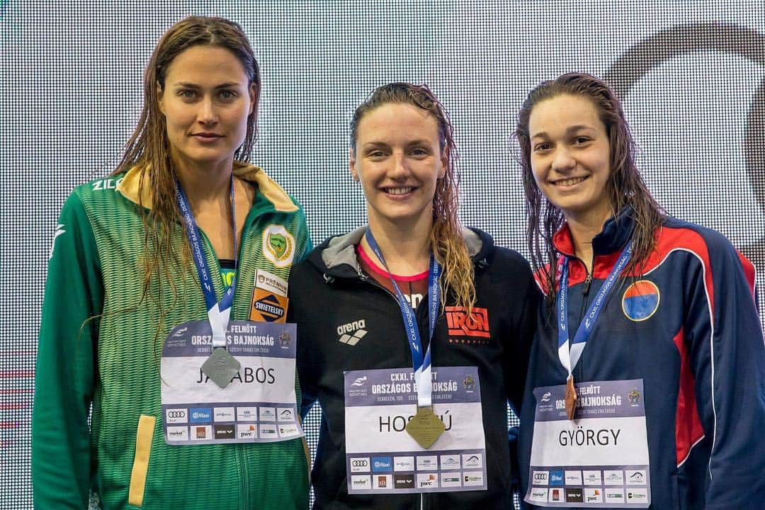 ズザンナ・ヤカボスのインスタグラム：「második napon 200 vegyesen ezüstérmet, 4x200 gyorsváltóban bronzot nyertünk. mondjuk mosolyogni úgy látom nem sikerült, de belül örültem 😉 #swietelsky #premium」