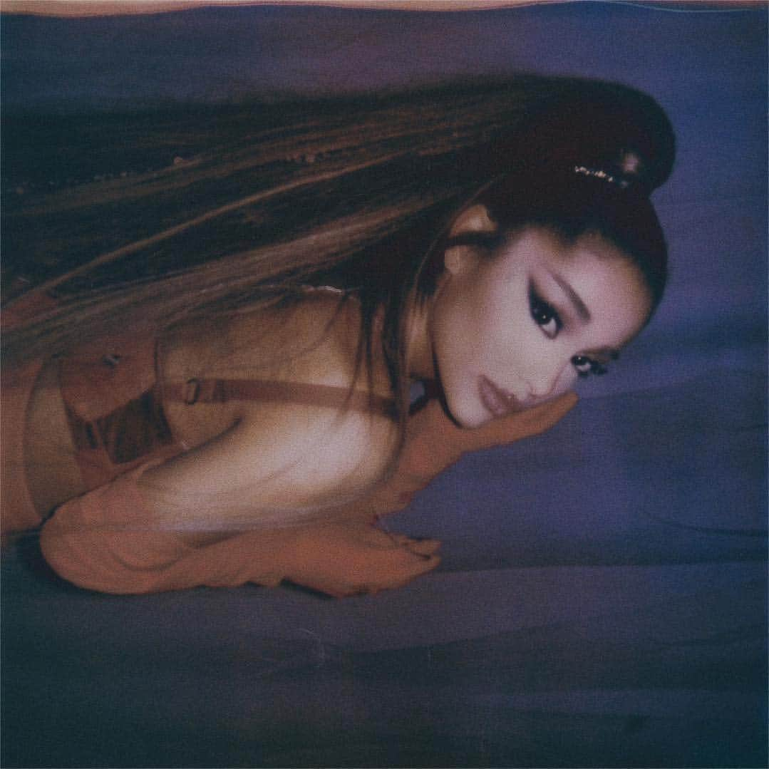 Alfredo Floresさんのインスタグラム写真 - (Alfredo FloresInstagram)「CLE tonight! 📸 @arianagrande #sweetenertour」3月29日 5時35分 - alfredoflores