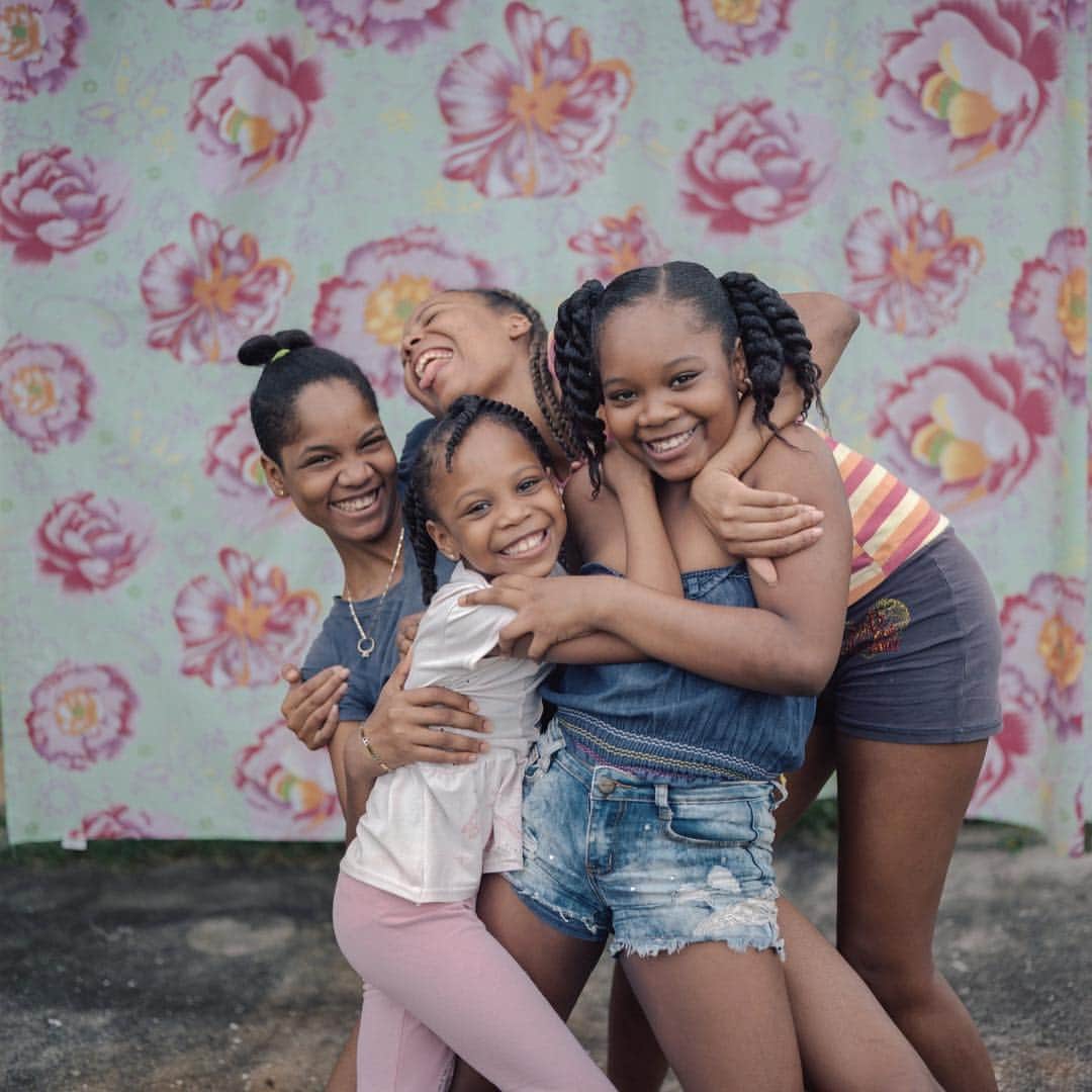 のインスタグラム：「Photographer @kaylareefer's new series "Identidad" explores her family's roots in Panama. 📸🇵🇦 See more at our link in bio.」