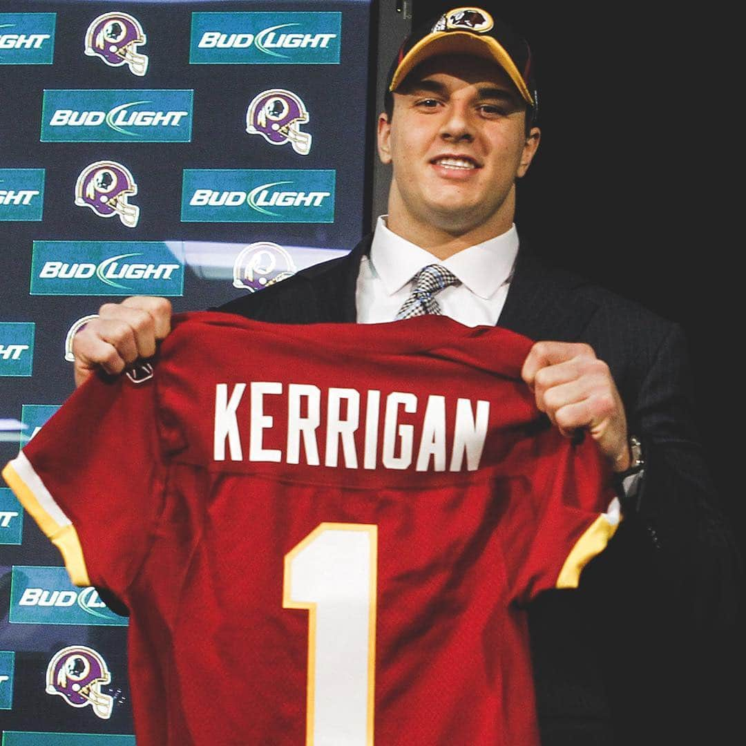 ワシントン・レッドスキンズさんのインスタグラム写真 - (ワシントン・レッドスキンズInstagram)「#TBT: With the 16th pick in the 2011 NFL Draft, the Washington Redskins selected Purdue Edge Rusher Ryan Kerrigan.  1️⃣ month left until the draft...」3月29日 6時00分 - commanders