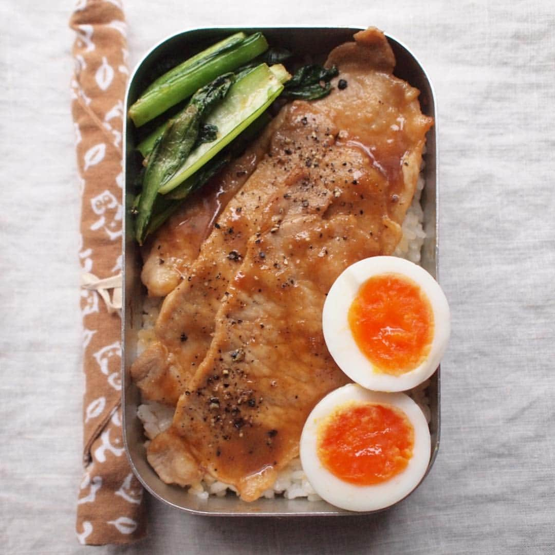 Rocoさんのインスタグラム写真 - (RocoInstagram)「03.29 生姜焼きのっけ弁当  #roco弁 #お弁当 #置き弁 #obento #bento」3月29日 6時38分 - rororo_roco