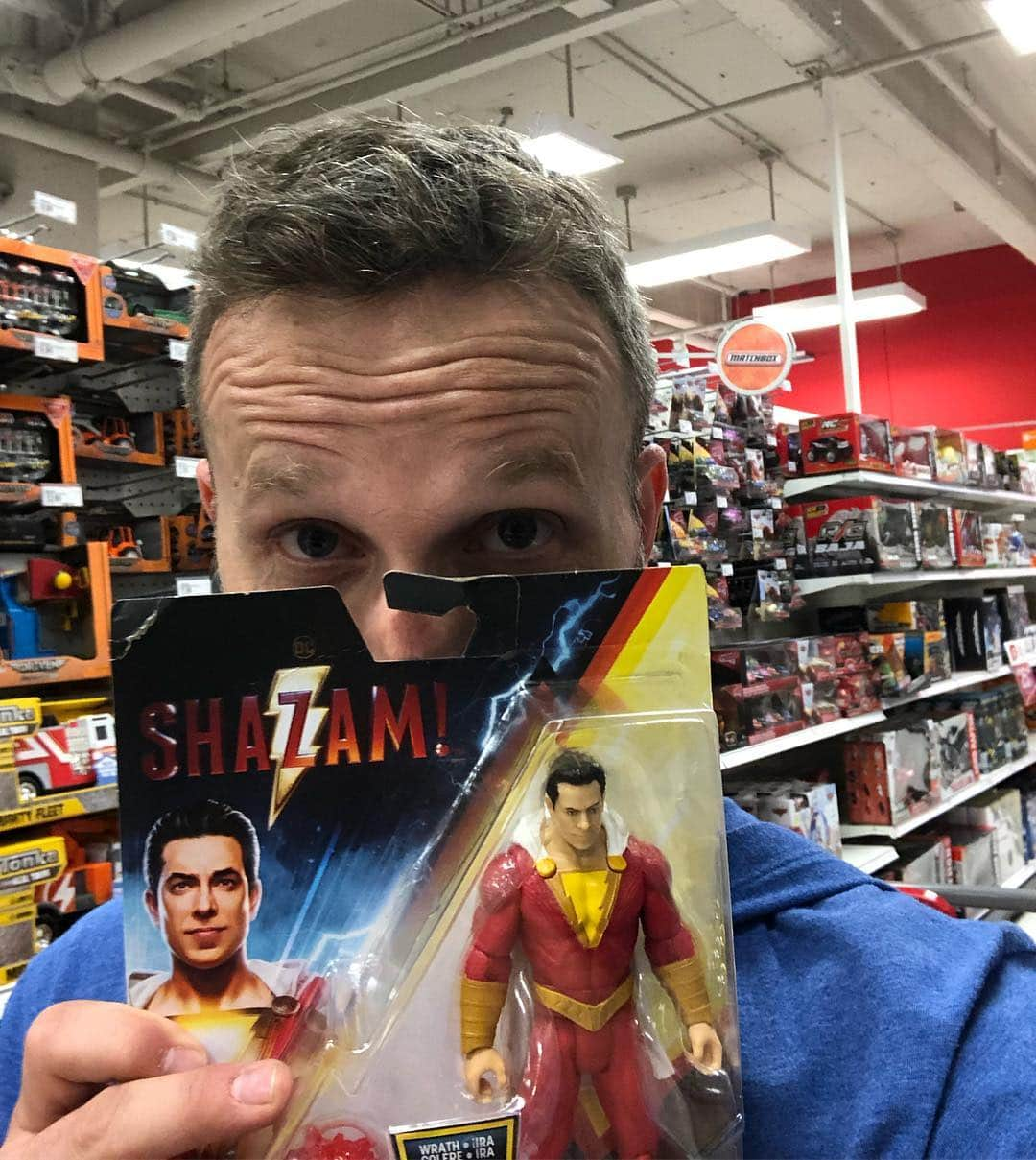 ブレッキン・メイヤーさんのインスタグラム写真 - (ブレッキン・メイヤーInstagram)「Folks, @shazammovie is CRAZY SUPER FUN! Bring the kids! I saw it and then took my lil Shazam on a cross country adventure. We did all the things @zacharylevi was too scared to do. Some fun things. Some just...really weird. GO SEE IT!」3月29日 7時21分 - breckinmeyer