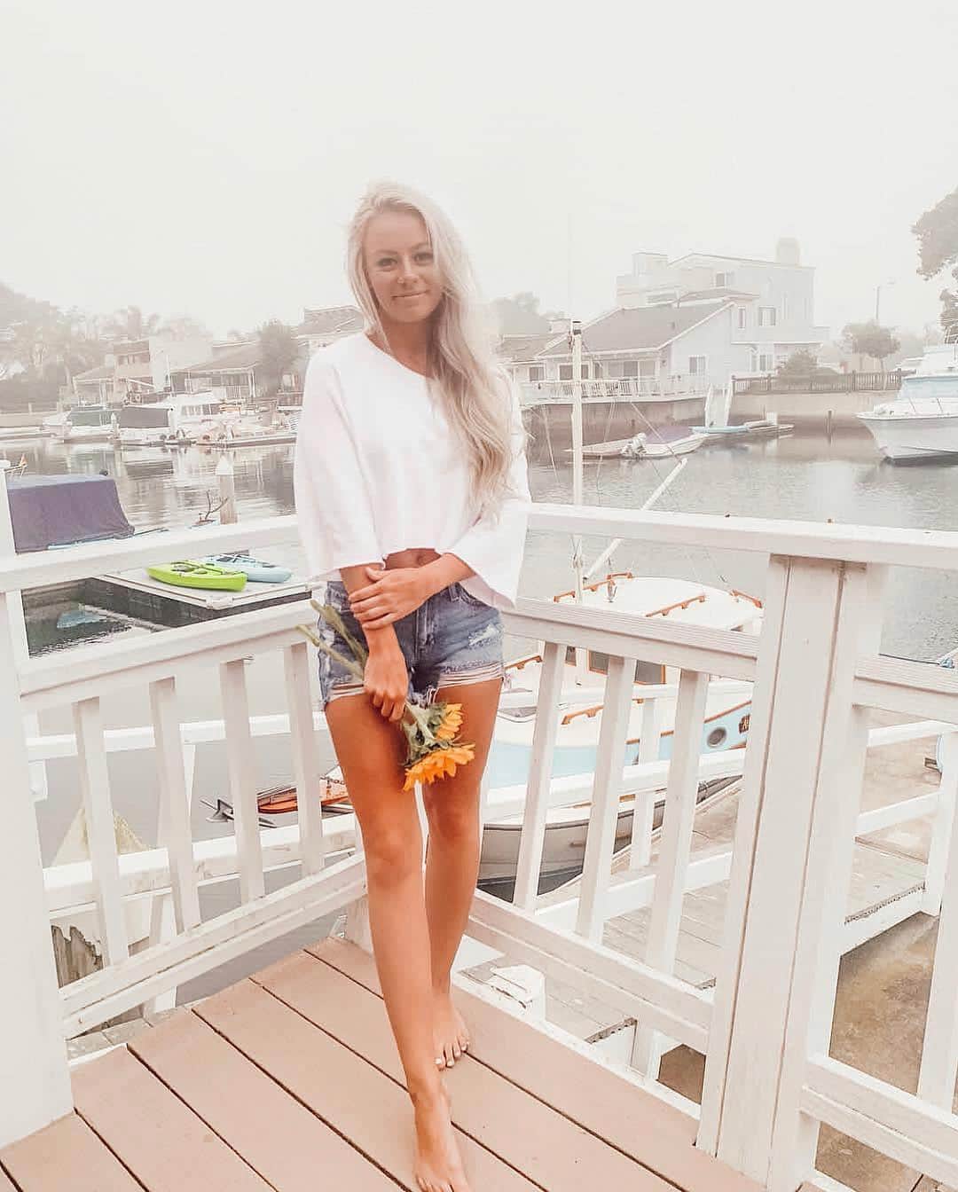 のインスタグラム：「@josie.swenson has got us spellbound. . ✨✨Also make sure you’re checking our stories for all the info you need on our mystery box sale tomorrow! Exclusively on our instastories!✨✨ . #ethicalstyle #ethicalclothing #sustainablestyle #basics #essentials #fewerbetter #americanstyle #slowfashionstyle #darlingdaily #mywhowhatwear #asseenonme #whomademyclothes #fbloggerstyle #bloggerstyle #consciousfashion #fairfashion #slowfashionmovement #ethicalootd #fairfashionootd #californiastyle #lastyle」