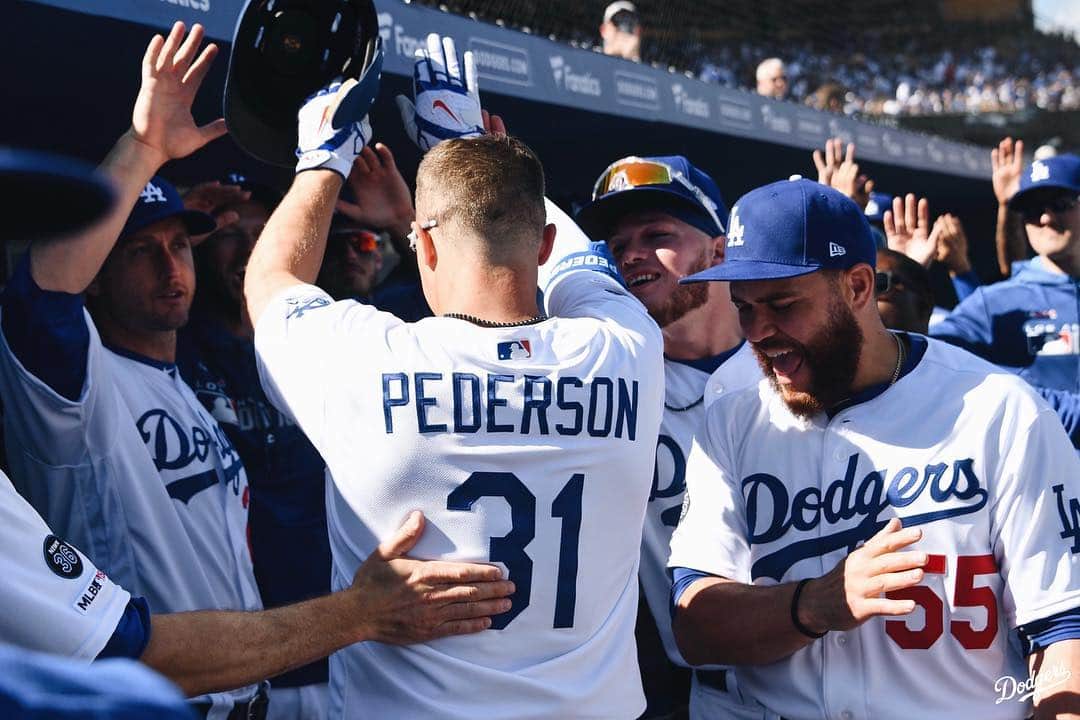Los Angeles Dodgersさんのインスタグラム写真 - (Los Angeles DodgersInstagram)「While we were posting this, the #Dodgers homered two more times. We’ve lost count now. #OpeningDayLA」3月29日 7時32分 - dodgers