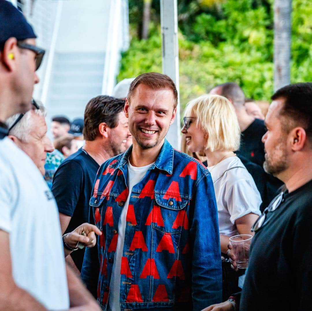 Armin Van Buurenさんのインスタグラム写真 - (Armin Van BuurenInstagram)「Great kick off!! 🌴😎#miamimusicweek」3月29日 7時38分 - arminvanbuuren