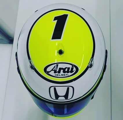 ジェンソン・バトンさんのインスタグラム写真 - (ジェンソン・バトンInstagram)「My new lid has landed. It’s been 10 years since I won the F1 World Champs and on my 10 year anniversary I start the new season with the number 1 on my helmet after winning the Super GT champs last year 😊 happy days. This colour/design brings back so many memories from a very special time in my life, I will wear it with pride this year and fight to bring back some more silverware! 👊🏽」3月29日 7時40分 - jensonbutton