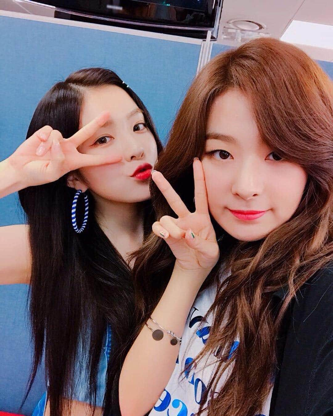 スルギさんのインスタグラム写真 - (スルギInstagram)「Happiest birthday to the most beautiful leader & unnie, Irene 💕 Thank you for being the a leader, unnie, friend & family to Seulgi. Thank you for taking care of our Seulgi. 🐰🐻 #HappyIRENEDay #CauseItsYouIRENE #REDVELVET #레드벨벳 #SEULGI #슬기 #🐻」3月29日 8時04分 - kristiandawal29