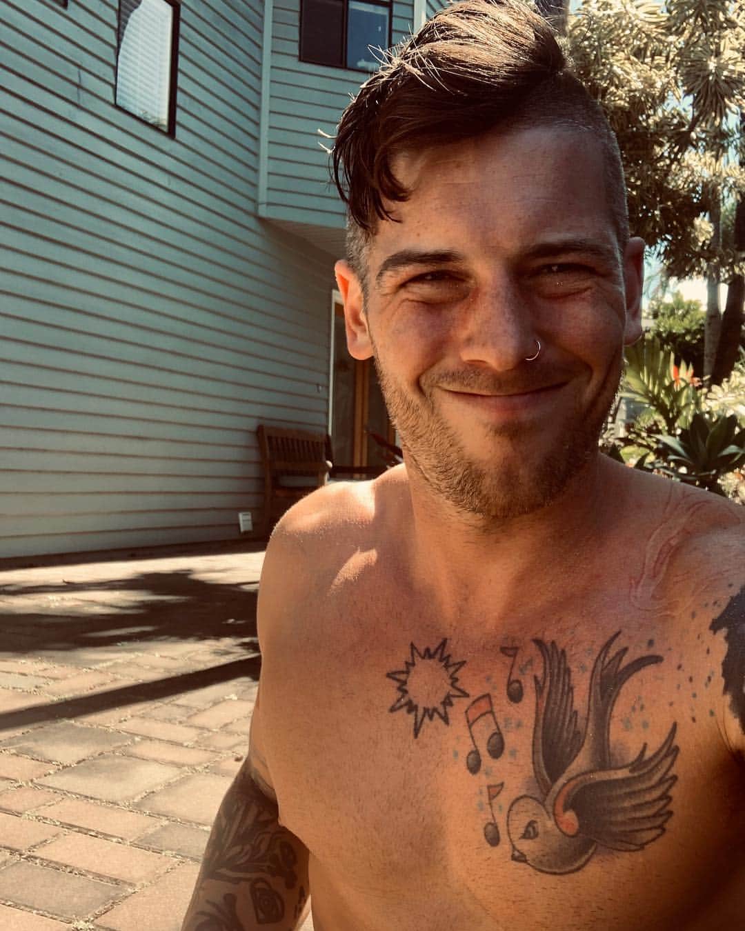 のインスタグラム：「Life’s a beach 🏖 or is it Bit@#? 😂 #seriousface #oahu #kailuabeach #tan #noshirt #noshoes #tattoos #greyhairdontcare」