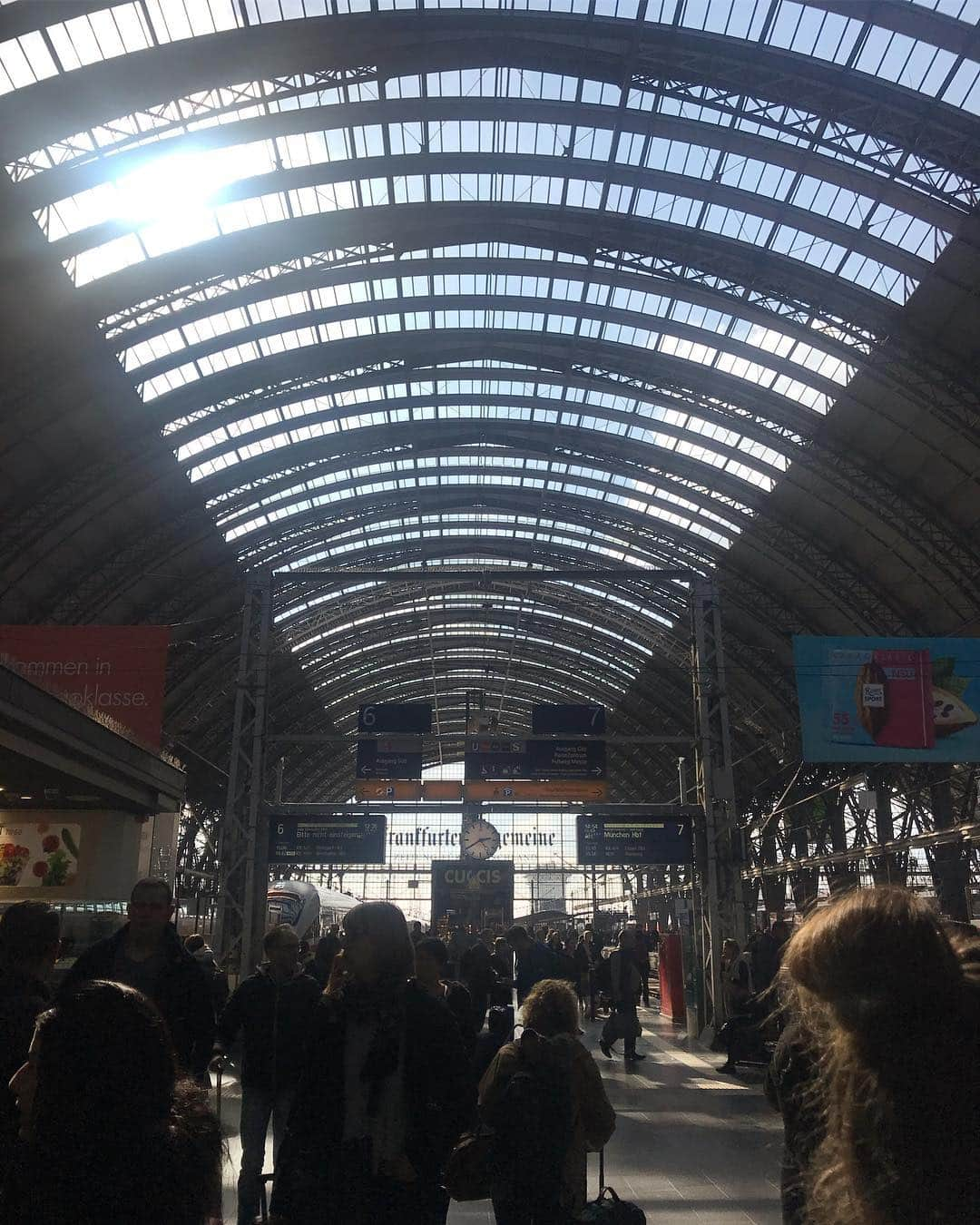 小泉里子さんのインスタグラム写真 - (小泉里子Instagram)「フランクフルトの中央駅。 大きい駅はワクワクする。」3月29日 7時53分 - satokokoizum1