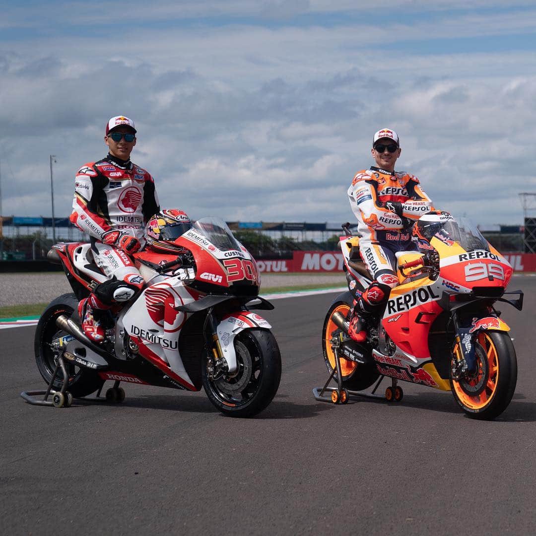 レプソル・ホンダのインスタグラム：「What do you call a group of RC213Vs? 🤔 ⠀⠀⠀⠀⠀⠀⠀⠀⠀ #ArgentinaGP #25RepsolHonda #Repsol #MotoGP #Honda #Racing #RepsolHonda #HRC #RC213V #MM93 #JL99 #MarcMarquez #JorgeLorenzo #ThePowerOfDreams #Motorcycle #MM93🐜 #JL99😈」