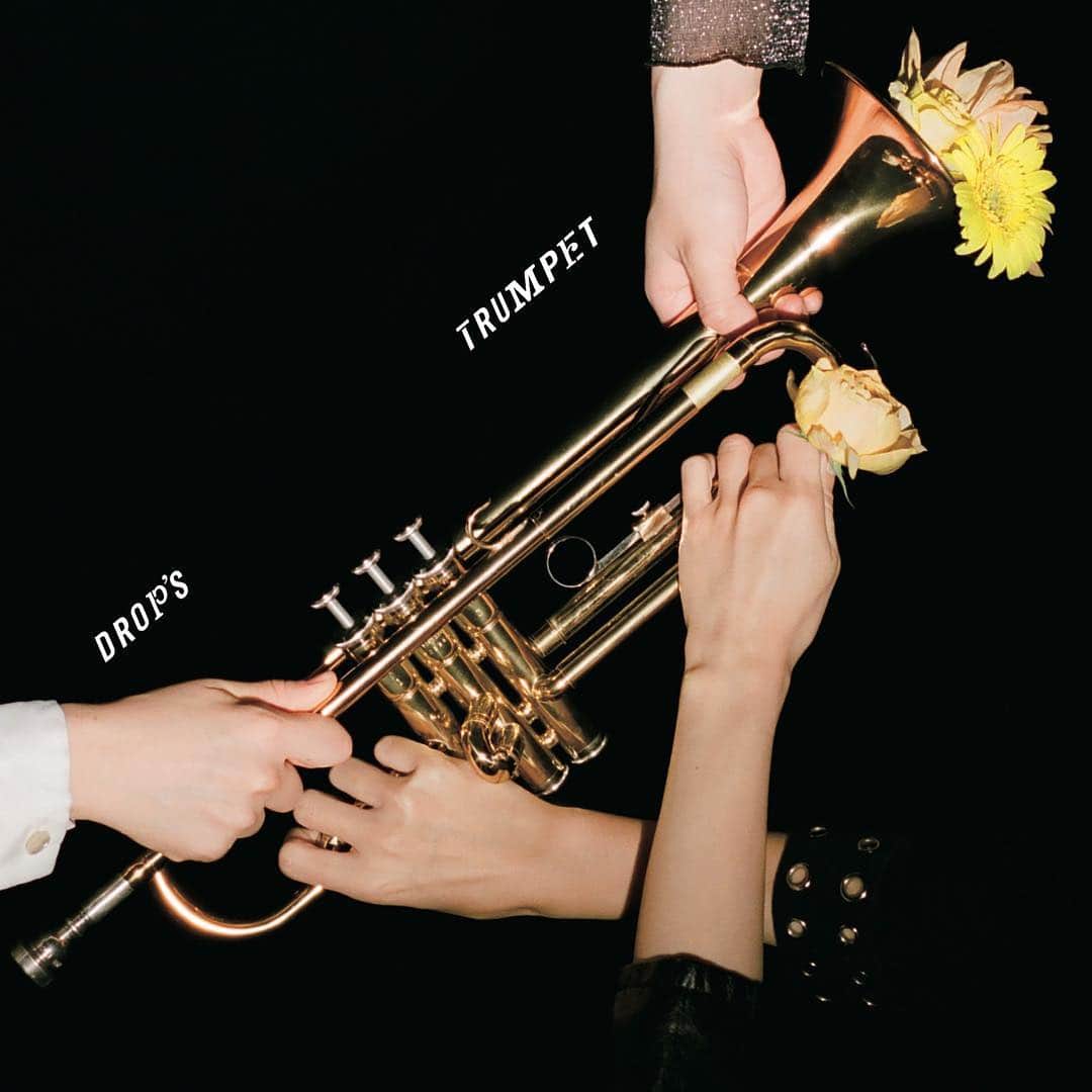 中野ミホさんのインスタグラム写真 - (中野ミホInstagram)「Drop'sの新しいミニ・アルバム「trumpet」本日発売です！🎺 どうかこの作品が少しでも、あなたが明日にむかう力になりますように、ちょっと楽しくなりますように💐 と願いつつ。聴いてみてくれたら嬉しいです✌︎ #trumpet #drop_s」3月29日 8時02分 - miho_doronco12
