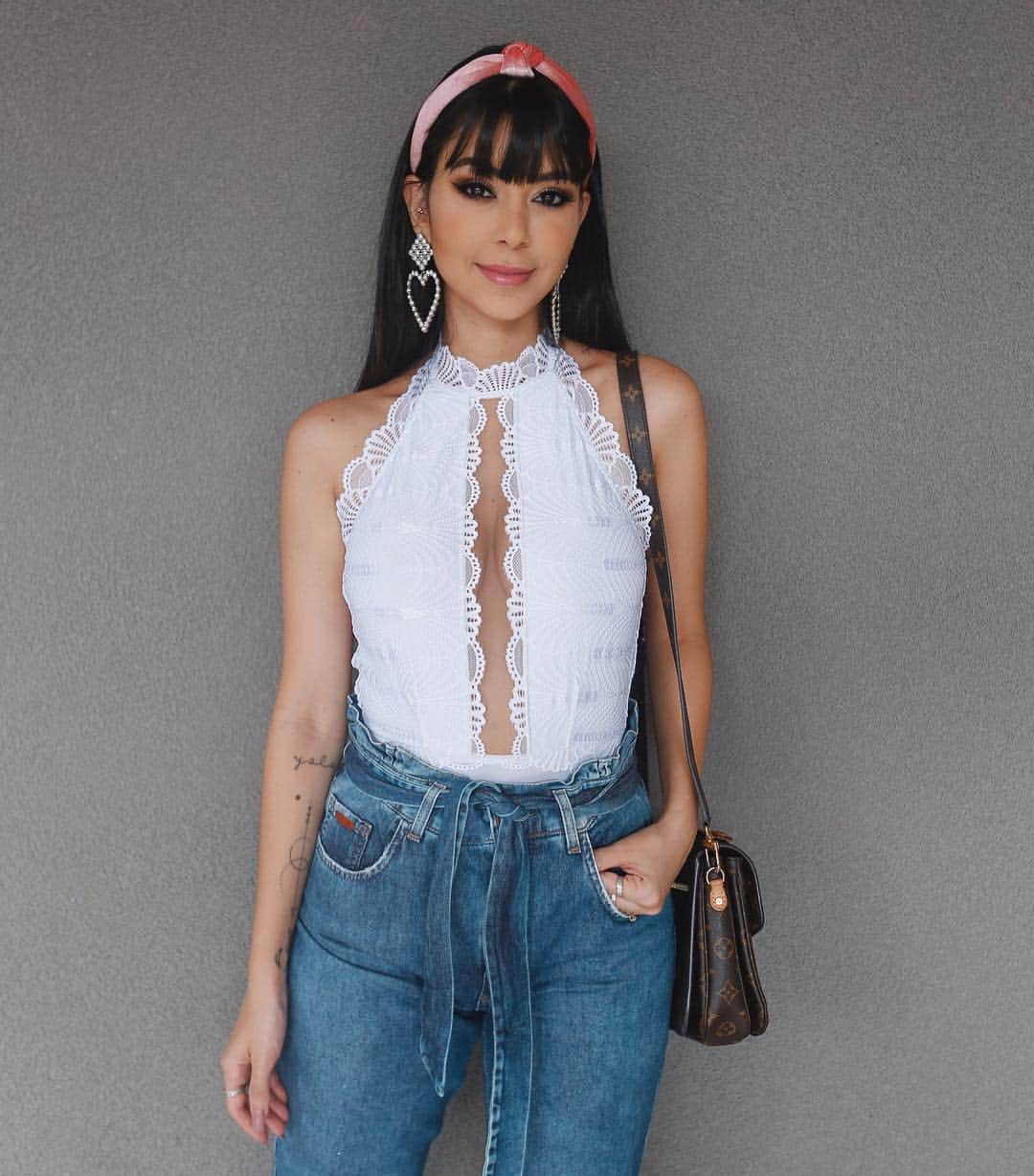 Gabriela Salesのインスタグラム：「Look de hoje que usei no evento, com o body de renda mais muso da vida da @lojalinge ❤️❤️❤️」