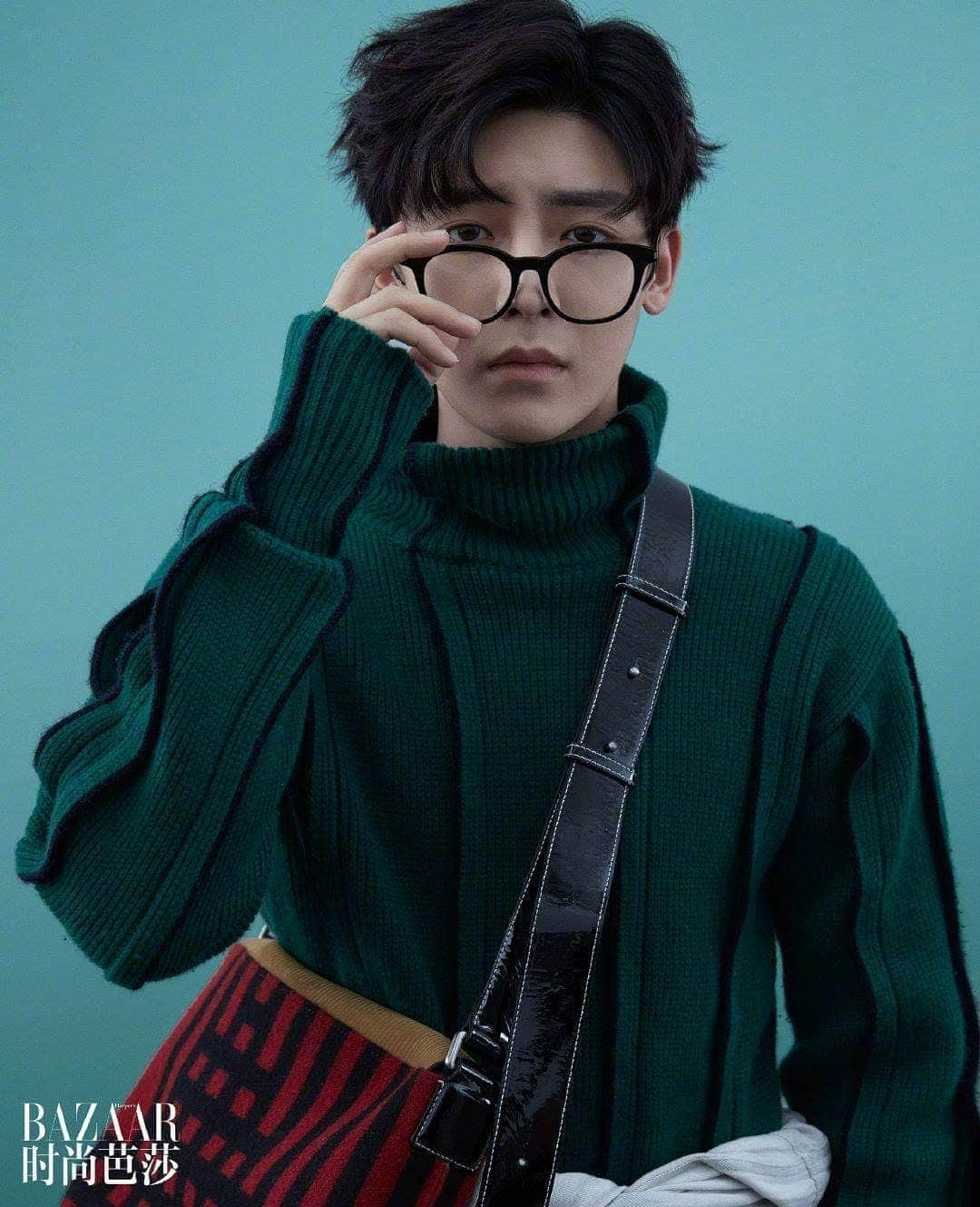 のインスタグラム：「Hou Minghao @houminghao 💙 . . . . . . #侯明昊 #HouMingHao #chineseactor #chinese #chineseboy#リンド #셀카 #셀피 #인친 #스타일 #셀스타그램#얼스타그램 #데일리 #데일리룩 #일상 #팔로우 #소통 #선팔 #맞팔 #f4f #l4l #ootd #follow  #daliylook #귀여운」