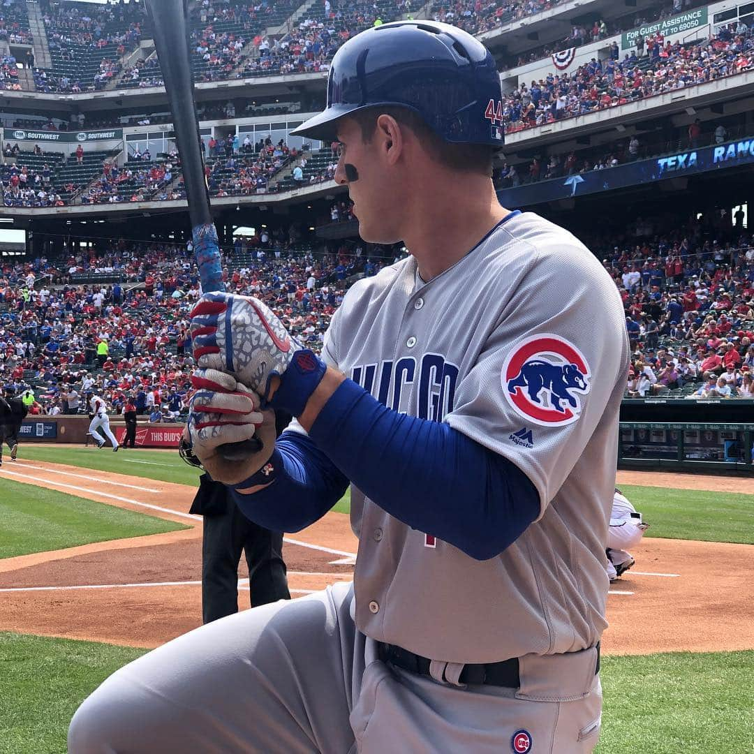 シカゴ・カブスさんのインスタグラム写真 - (シカゴ・カブスInstagram)「Opening Day W! #EverybodyIn」3月29日 8時17分 - cubs