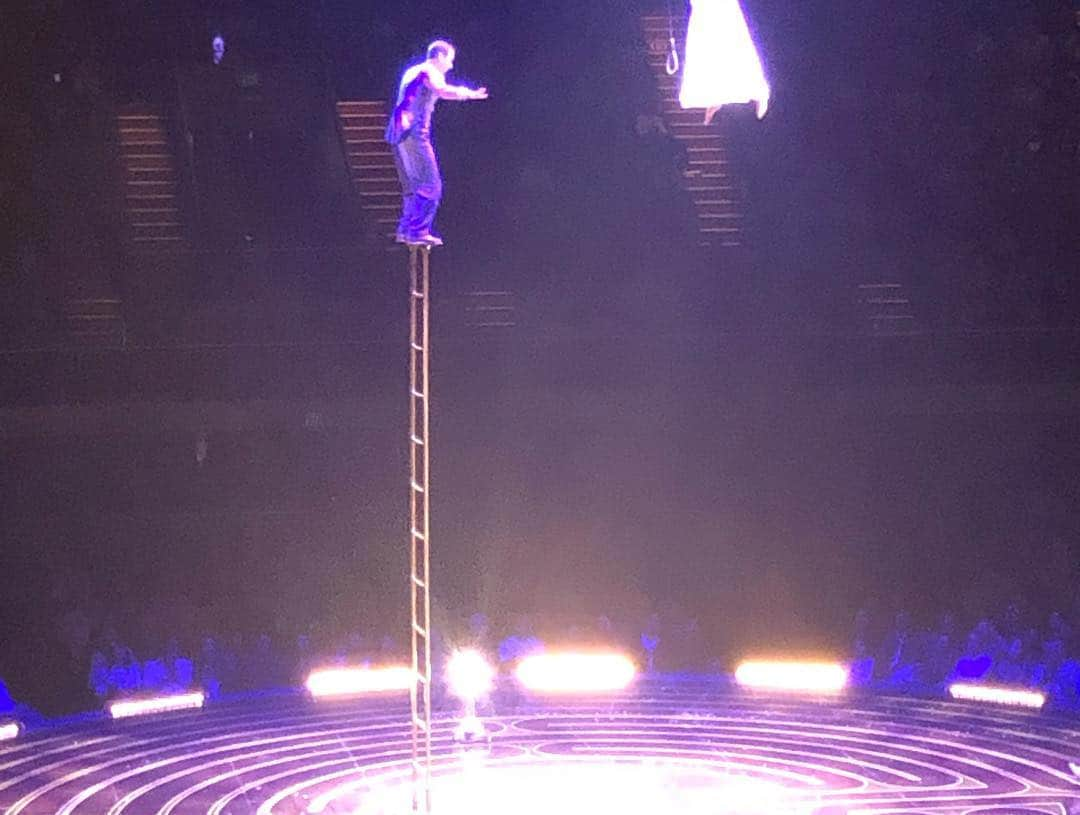 ジョディ・スウィーティンさんのインスタグラム写真 - (ジョディ・スウィーティンInstagram)「Took the girls last night to @cirquedusoleil #corteo here in LA! It was absolutely breathtaking! I’ve always been a fan of their shows and this was one of my favorites!! Thanks @theceliabehar for the invite!! #momlife #girlsnight #cirque」3月29日 8時26分 - jodiesweetin