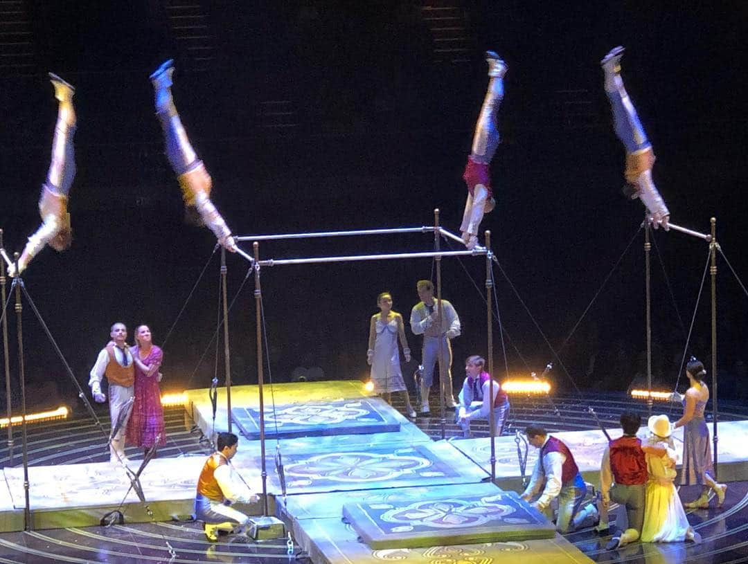 ジョディ・スウィーティンさんのインスタグラム写真 - (ジョディ・スウィーティンInstagram)「Took the girls last night to @cirquedusoleil #corteo here in LA! It was absolutely breathtaking! I’ve always been a fan of their shows and this was one of my favorites!! Thanks @theceliabehar for the invite!! #momlife #girlsnight #cirque」3月29日 8時26分 - jodiesweetin