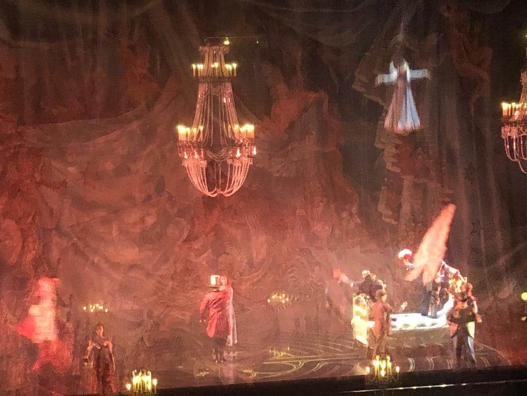 ジョディ・スウィーティンさんのインスタグラム写真 - (ジョディ・スウィーティンInstagram)「Took the girls last night to @cirquedusoleil #corteo here in LA! It was absolutely breathtaking! I’ve always been a fan of their shows and this was one of my favorites!! Thanks @theceliabehar for the invite!! #momlife #girlsnight #cirque」3月29日 8時26分 - jodiesweetin