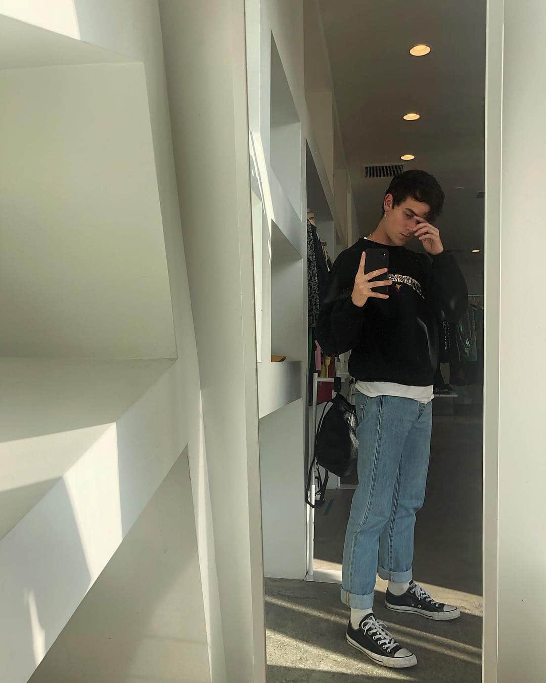 コナー・フランタのインスタグラム：「this boy needs a nap zzz」