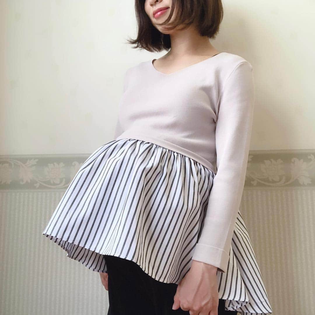 taro_smiledaysのインスタグラム：「#春ニット ・ ・ ・ ・ 大好きなブランド @lialapg の フレア&イレギュラーヘムVネックニット💓 ・ ・ ウエスト部分がシャツ素材に切り替えてるし、後ろが長めのデザインなのでマタニティ活用も出来てgood👍✨ ・ ・ 産後も着回すのが楽しみ❤️ ・ ・ ・ #vネックニット @lialapg @joint_space ・ ・ ・ ・ ・ #ootd#cordinate #fashionblogger  #休日コーデ #大人カジュアルコーデ #きれいめカジュアル #シンプルコーデ #プチプラコーデ #30代コーデ #30代ファッション #アラフォーコーデ #コーデ記録 #毎日コーデ #妊婦コーデ #マタニティコーデ #臨月 #双子妊娠 #妊娠後期 #春コーデ #ジョイントスペース #jointspace #lialapg」