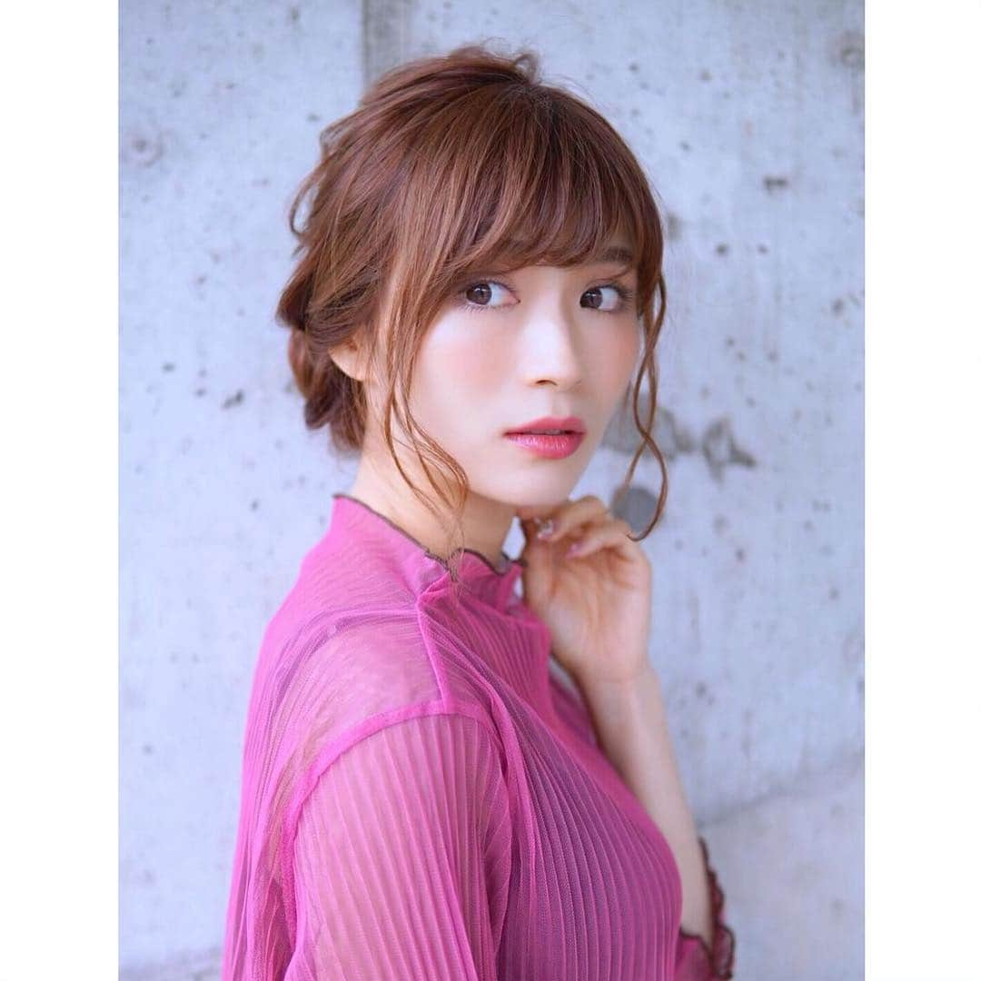 有川さとこさんのインスタグラム写真 - (有川さとこInstagram)「HAIR OCEAN＊鈴木さん  #HAIROCEAN #OCEAN #オーシャン  #美容院 #桃山台 #緑地公園 #北摂 #北摂美容室 #ヘアスタイル #スタイル撮影 #髪型 #アレンジヘア #ミディアムヘア #ヘアアレンジ #ボブアレンジ #まとめ髪 #おくれ毛 #アップヘア #ヘアセット #サロモ #サロンモデル #モデル #ヘアカラー #撮影 #ファッション #hairstyle #arrangehair #model #midiumhair #fashion」3月29日 8時48分 - arikawa_satoko