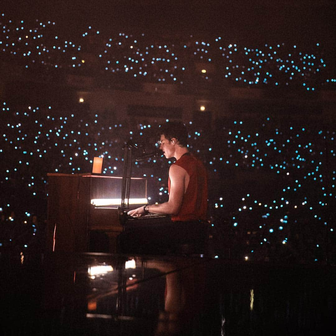 ショーン・メンデスさんのインスタグラム写真 - (ショーン・メンデスInstagram)「Obrigado Lisboa! Eu te adoro 🌸💙」3月29日 8時55分 - shawnmendes