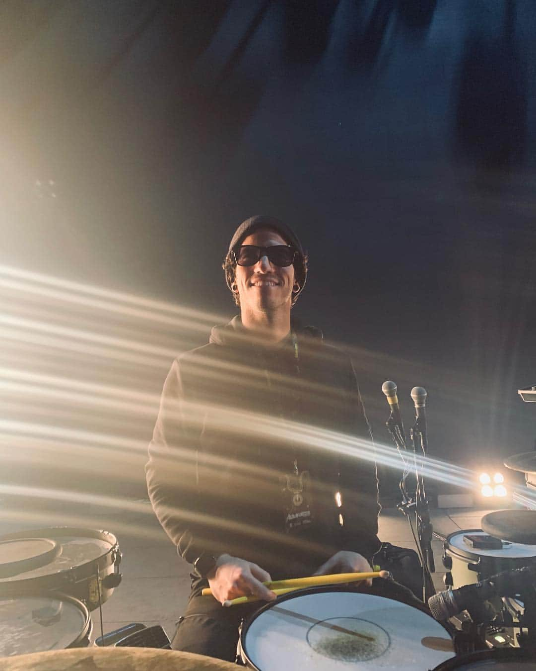 ジョシュ・ダンさんのインスタグラム写真 - (ジョシュ・ダンInstagram)「fooling around on this drum kit to prepare for these @lollapalooza shows in South America. feels good to be back here friends」3月29日 9時06分 - joshuadun