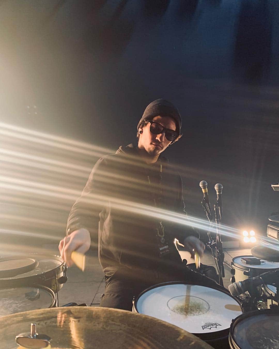 ジョシュ・ダンのインスタグラム：「fooling around on this drum kit to prepare for these @lollapalooza shows in South America. feels good to be back here friends」