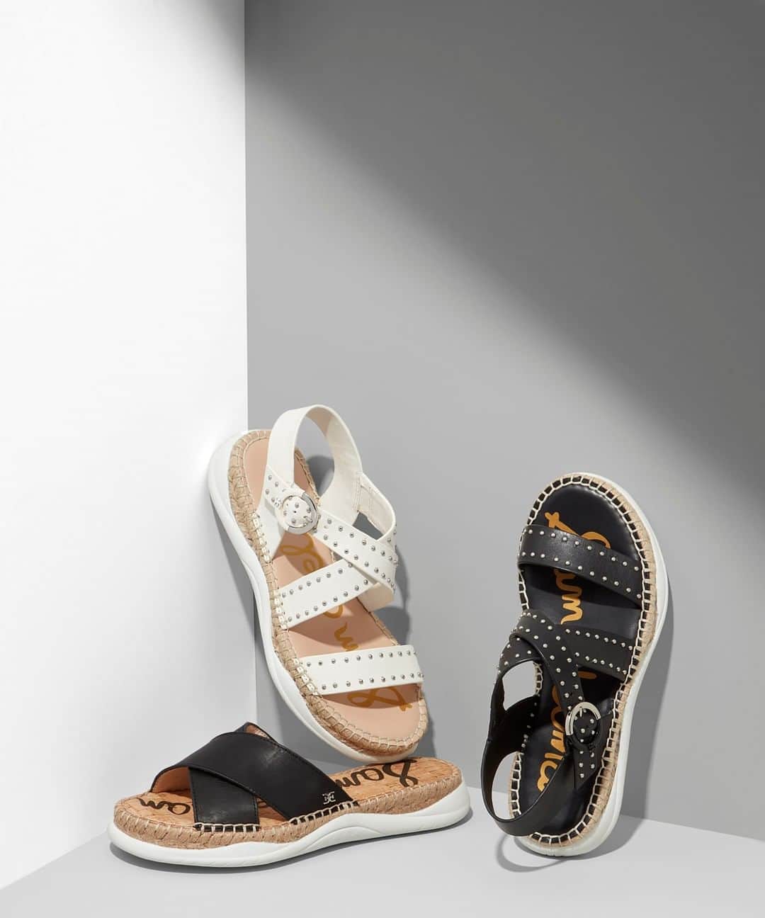 サムエデルマンのインスタグラム：「Meet your new sandal soulmate 🖤 our Jen and Janette」
