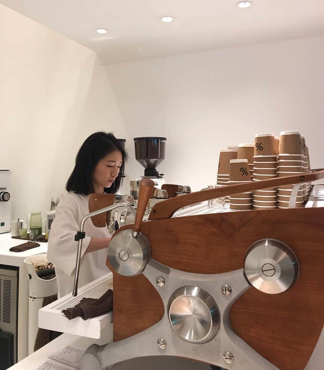 goodcoffeemeさんのインスタグラム写真 - (goodcoffeemeInstagram)「It’s great when you can do a touristy thing in a city, and get a damn good cup of coffee next door. That doesn’t happen very often. But %arabica look after you at the Monster Mansion in Hong Kong! 👍🏻☕️ @vja  #goodcoffee_hongkong #goodcoffee_quarrybay #arabicacoffeehongkong #monstermansion」3月29日 9時03分 - goodcoffeeme