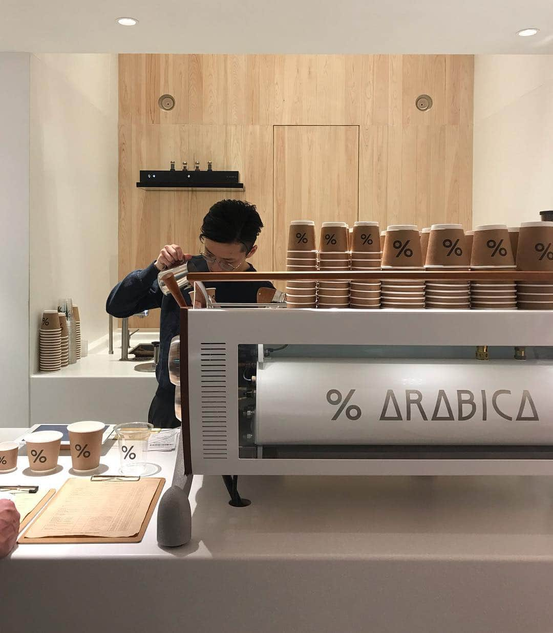 goodcoffeemeさんのインスタグラム写真 - (goodcoffeemeInstagram)「It’s great when you can do a touristy thing in a city, and get a damn good cup of coffee next door. That doesn’t happen very often. But %arabica look after you at the Monster Mansion in Hong Kong! 👍🏻☕️ @vja  #goodcoffee_hongkong #goodcoffee_quarrybay #arabicacoffeehongkong #monstermansion」3月29日 9時03分 - goodcoffeeme