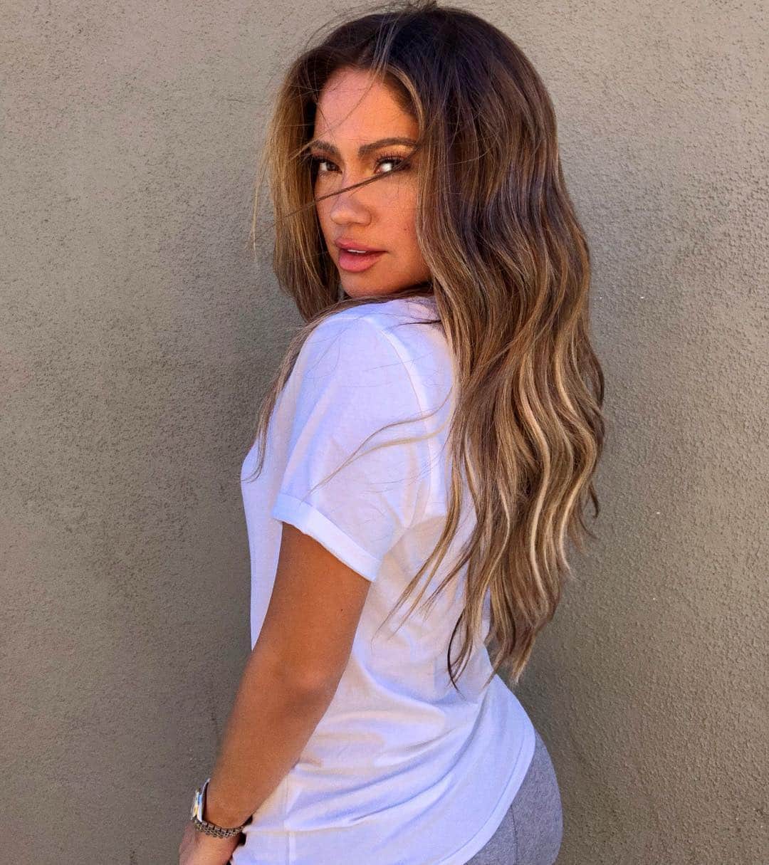 ジェシカ・バーチアーガのインスタグラム：「☀️ Sun-Kissed Hair by @taunidawson」