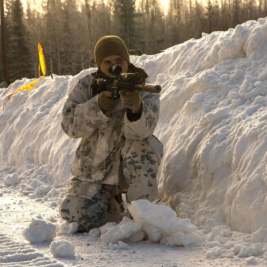 アメリカ海兵隊さんのインスタグラム写真 - (アメリカ海兵隊Instagram)「The Sweet Sound of Silence  A Marine with Marine Forces Europe and Africa, sights in on an enemy simulated mine during Exercise Northern Wind 19 in Sweden, March 21, 2019.(U.S. Marine Corps photo by Lance Cpl. Menelik Collins)  #Marine #USMC #Military #Marines #MarineLife #MilitaryLife #MarineCorps #USMC #Rah #Yut #Sweden #Cold #Silent #SemperFi #Training」3月29日 9時11分 - marines