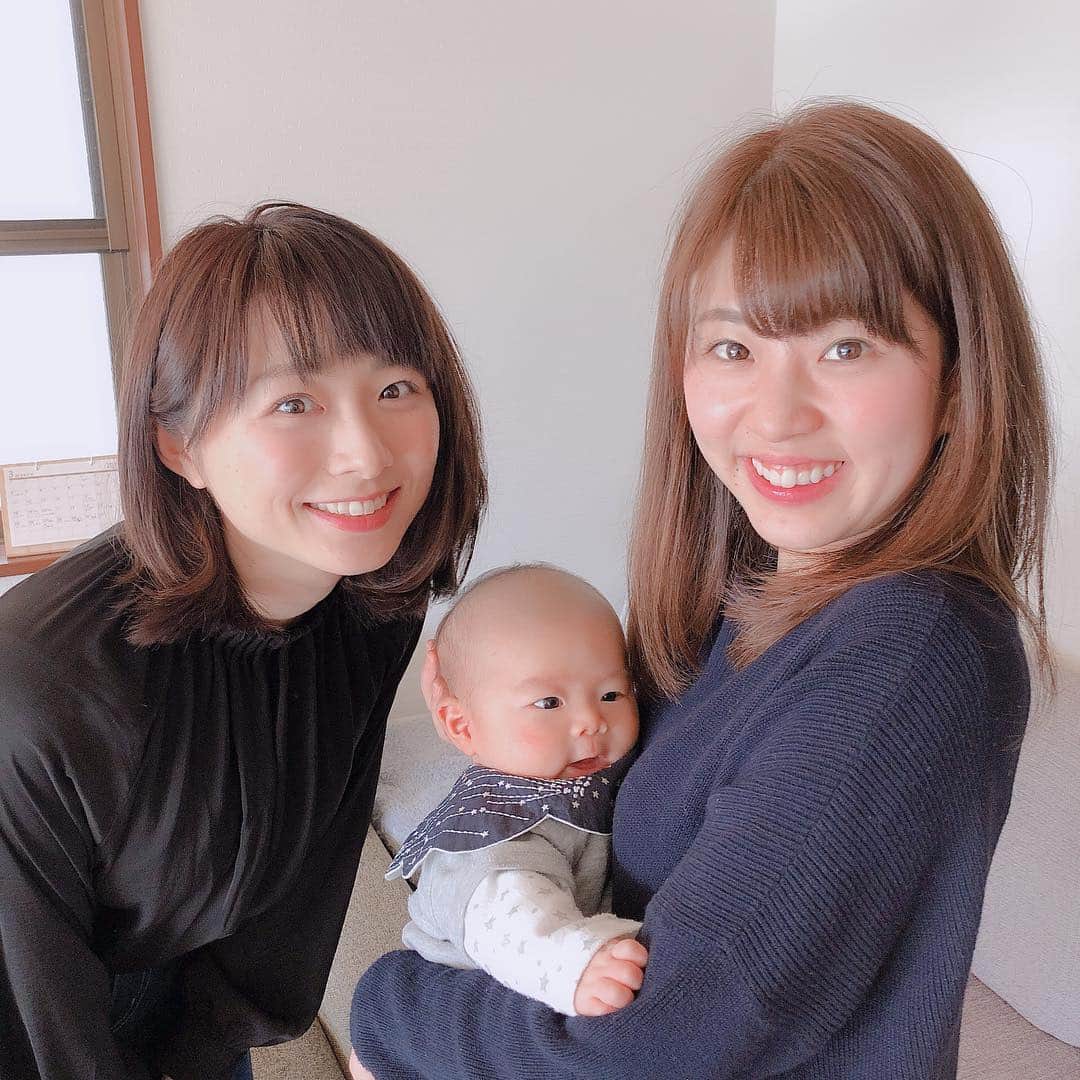 のインスタグラム：「みっつことBSN三石アナが﻿ 息子に会いに来てくれました😍﻿ ﻿ 息子よ抱っこしてもらえて良かったね😆﻿ 色々話せて楽しかった〜💕﻿ ﻿ 今度はまた新潟ジョシ部でお待ちしてます♪﻿ そんな今日は産後初の番組収録！﻿ これまた久々すぎてドキドキ😍💦﻿ ﻿ #来客﻿ #三石アナ﻿ #↑本当にいいやつ😍笑﻿ #今度は番組でね♪﻿ #新米ママ﻿ #男の子育児﻿ #育児生活﻿ #生後１ヶ月」