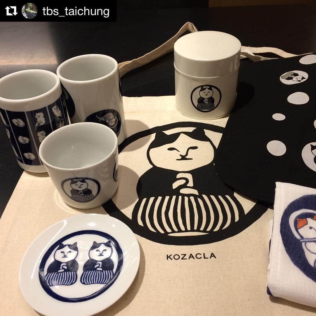 ねこさんのインスタグラム写真 - (ねこInstagram)「写真は @tbs_taichung さんより😍🙌🏻✨ 私たちNEKONOBAの商品、実は台湾の蔦屋書店にも並んでおりまーす❣️👻💕こちらは昨年オープンした台中市政店ですよん👸🏼💕お近くにお住いの方、旅行で行かれる方、ぜひ立ち寄ってみてくださいねぇーっ🙈❣️💨 #Repost @tbs_taichung with @get_repost ・・・ 100種被喵仔圍繞的方法😺😺 #nekonoba#neko#bag#今治毛巾#mttape#豆皿#茶罐#tsutaya #bookstore #books #bookstagram #bookphotography #taichung #taiwan #japan #tcard #台中蔦屋書店 #台中市政店 #書店 #書店日常 #本屋 #日本 #台中 #台中景點」3月29日 9時33分 - neko_magazine