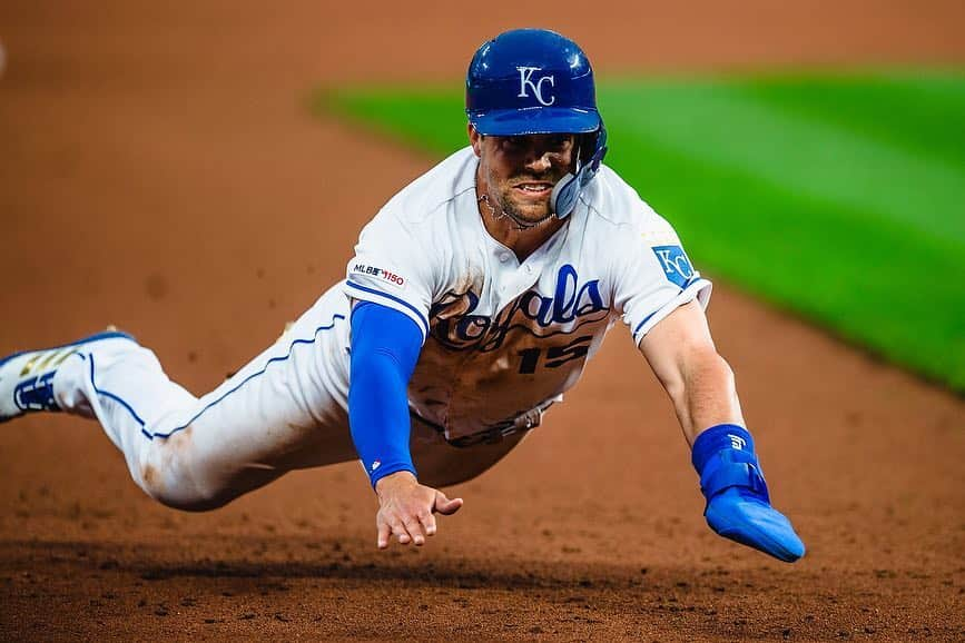 カンザスシティ・ロイヤルズさんのインスタグラム写真 - (カンザスシティ・ロイヤルズInstagram)「Oh, just the 👑 out here doing his thing. #OpeningDay #AlwaysRoyal」3月29日 9時27分 - kcroyals