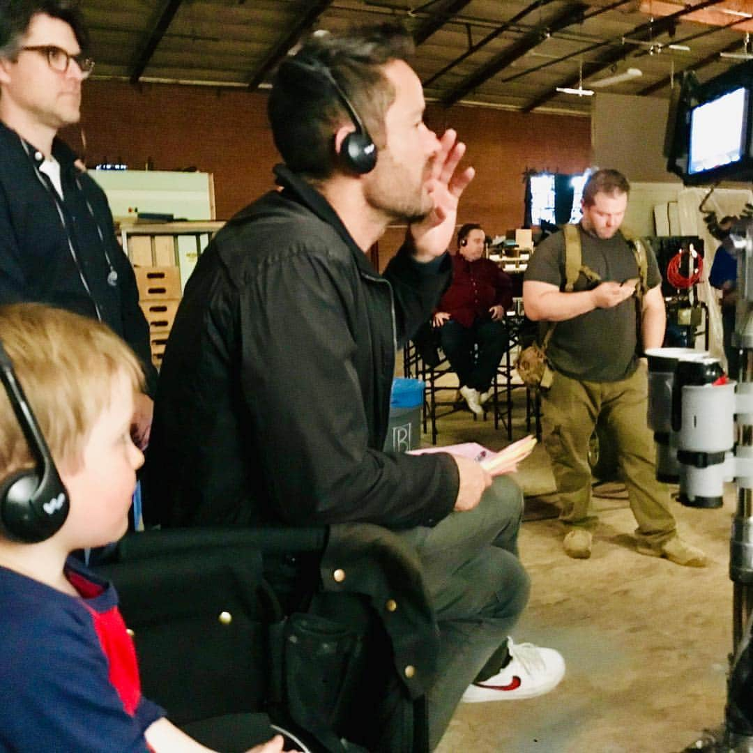 ショーン・マグワイアさんのインスタグラム写真 - (ショーン・マグワイアInstagram)「Director in training. Thanks for the set visit uncle @alexhardcastle1 so the director gets to boss everyone around? I like it. How do I join the DGA?」3月29日 9時32分 - iamseanmaguire