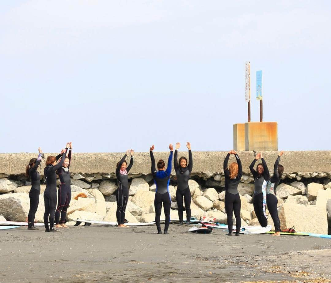 大村 奈央さんのインスタグラム写真 - (大村 奈央Instagram)「❤️ @roxysurfclub 次回もお楽しみに！ We were just having fun in and out of the water X @roxysurfclub」3月29日 9時48分 - naoomura