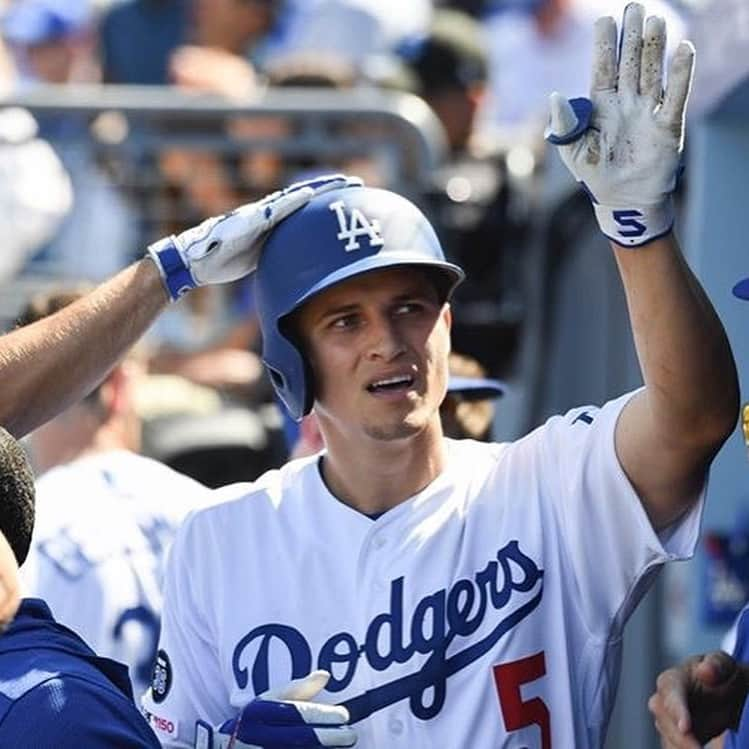 コーリー・シーガーさんのインスタグラム写真 - (コーリー・シーガーInstagram)「High fives for days 🖐🏽」3月29日 9時59分 - coreyseager5