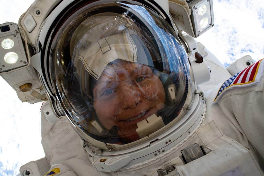 国際宇宙ステーションさんのインスタグラム写真 - (国際宇宙ステーションInstagram)「NASA astronaut Anne McClain takes a "space-selfie" with her helmet visor up 260 miles above the Earth's surface during a six-hour, 39-minute spacewalk that took place March 22, 2019. #nasa #astronaut #international #space #station #walk #spacewalk #suit #spacesuit」3月29日 9時52分 - iss