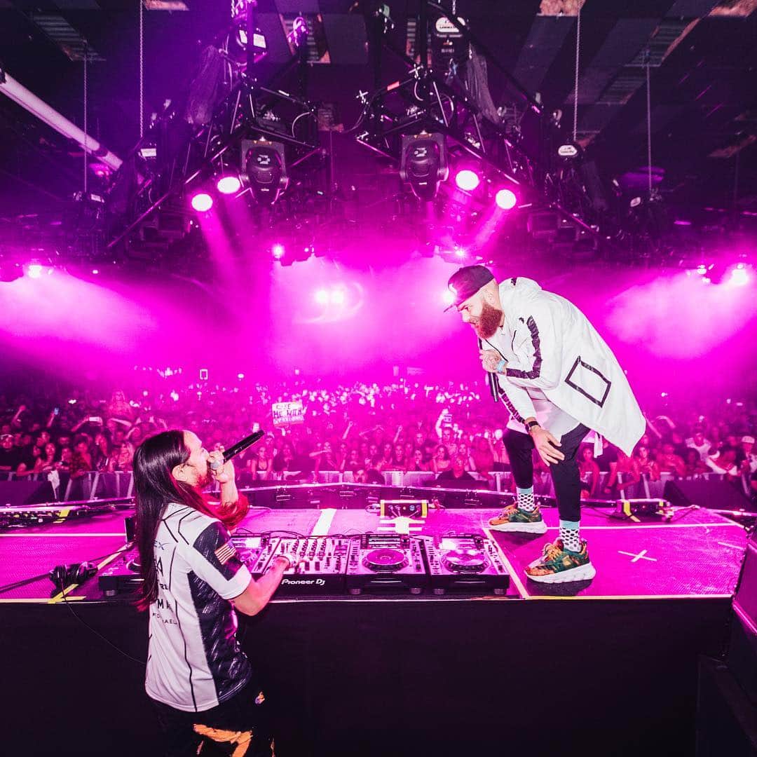 Showtekさんのインスタグラム写真 - (ShowtekInstagram)「Who's excited for our new collab! 👏🏼 #miamimusicweek @steveaoki X Showtek X @makj」3月29日 9時57分 - showtek