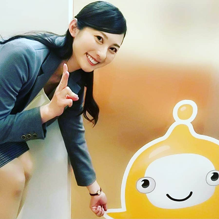 花瀬めぐみさんのインスタグラム写真 - (花瀬めぐみInstagram)「昨日は保険クリニックさんでの撮影。 保険て大事ね、必要ね。  #保険クリニック #保険 #モデル撮影 #仕事 #カウンセラー #スーツ #スーツ女子 #いっきゅうくん #me #shooting」3月29日 9時58分 - megumi_hanase