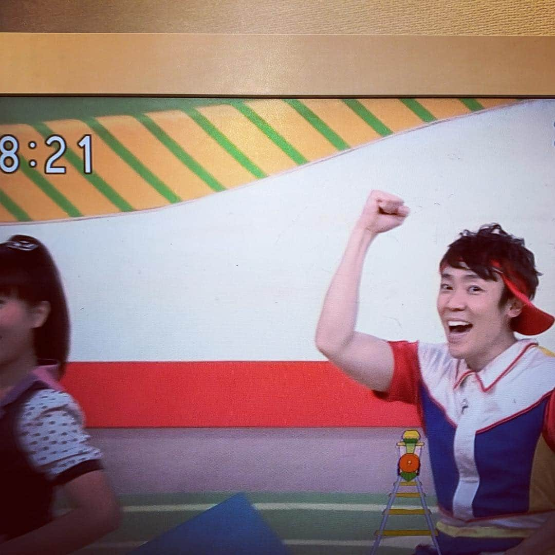 鈴木六夏さんのインスタグラム写真 - (鈴木六夏Instagram)「よしお兄さん、ありがとう😭✨ 13年前に長男が大好きだったよしお兄さんの体操。 13年後、キューもまた大好きになりました。 私も一緒にブンバボン体操して 朝の元気をもらっていました！感謝！ #長い間お疲れ様でした #nhk #ブンバボン #よしお兄さん」3月29日 10時02分 - rikuka.62